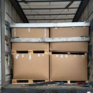 Aproximativ 50 tone deşeuri oprite la intrarea în țară