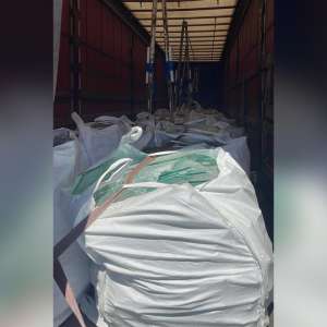 Șaisprezece tone de deșeuri din sticlă, oprite în PTF Giurgiu-Ruse