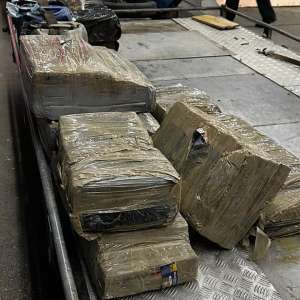 Peste 70.000 țigarete descoperite de polițiștii de frontieră români și bulgari în trei mijloace de transport, în PTF Calafat Vidin