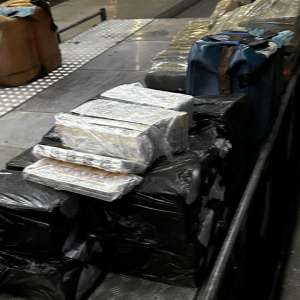 Peste 70.000 țigarete descoperite de polițiștii de frontieră români și bulgari în trei mijloace de transport, în PTF Calafat Vidin