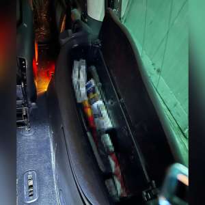 Peste 70.000 țigarete descoperite de polițiștii de frontieră români și bulgari în trei mijloace de transport, în PTF Calafat Vidin