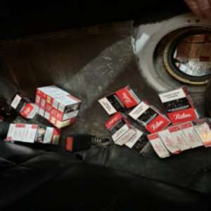 Peste 19.000 de țigarete de contrabandă ascunse în rezervoare, descoperite de polițiștii de frontieră