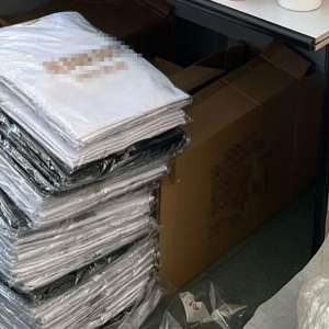 Aproximativ 3.000 de articole de îmbrăcăminte și parfumerie, susceptibile a fi contrafăcute, descoperite în PTF Giurgiu-Ruse