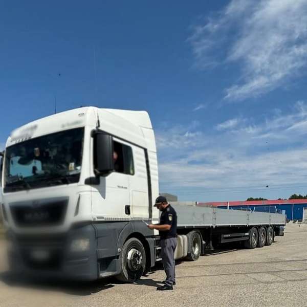 Vehicul asigurat în fals, scos din trafic de către polițiștii de frontieră brăileni pentru siguranța celorlalți participanți la trafic   