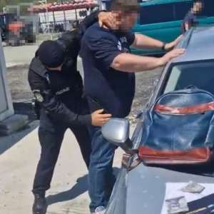 Cetățean ucrainean reținut pentru mituirea autorităților din două porturi din județul Constanța