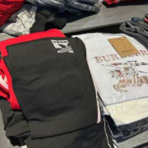 Bunuri susceptibile a fi contrafăcute în valoare de aproximativ 200.000 de lei, confiscate de poliţiştii de frontieră de la P.T.F. Nădlac II