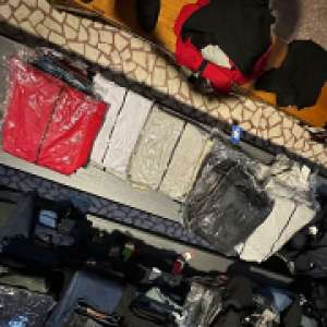 Bunuri susceptibile a fi contrafăcute în valoare de aproximativ 200.000 de lei, confiscate de poliţiştii de frontieră de la P.T.F. Nădlac II