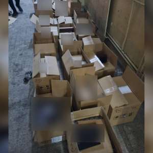 1.300 de parfumuri, susceptibile a fi contrafăcute, descoperite în semiremorca unui autocamion, în PTF Giurgiu-Ruse