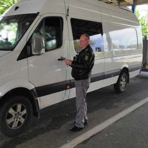 Un permis fals, două infracțiuni