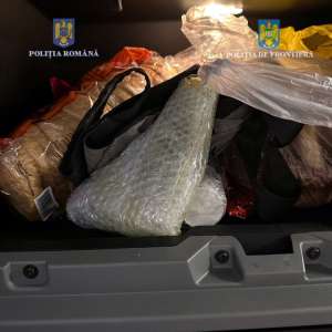 Cetățean turc depistat de polițiștii de frontieră din PTF Calafat cu pistoale ascunse în camionul pe care îl conducea