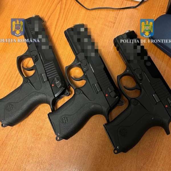 Cetățean turc depistat de polițiștii de frontieră din PTF Calafat Vidin cu pistoale ascunse în camionul pe care îl conducea