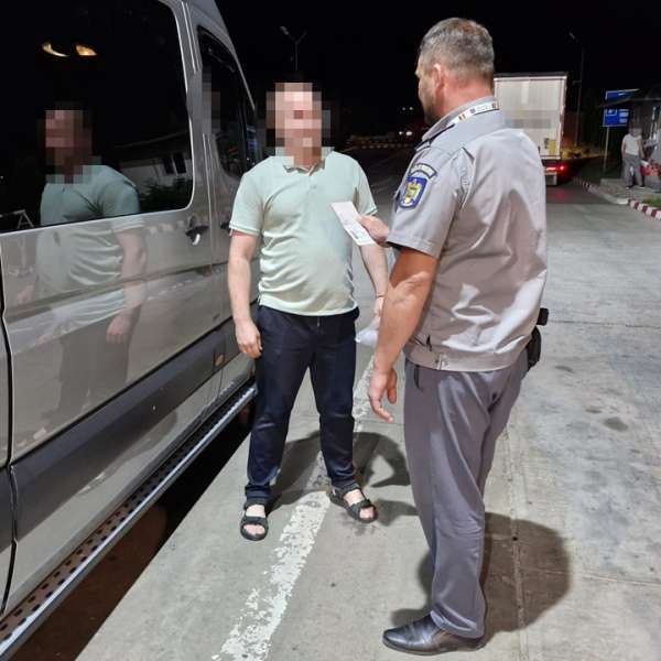 Urmărit pentru conducere fără permis, depistat de polițiștii de frontieră la Stânca