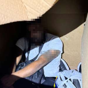 Nădlac II: Șapte cetățeni din Sri Lanka ascunși în cutii de carton