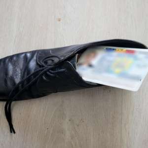 Carte de identitate falsă ascunsă în pantof