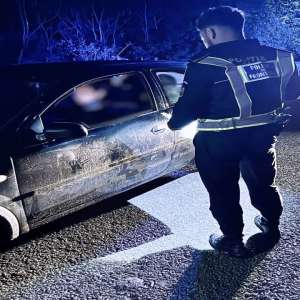 Depistat la volan în miez de noapte, băut și fără permis de conducere