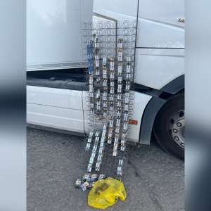 19.000 țigarete disimulate în saltea și în bagaje, descoperite de polițiștii de frontieră doljeni