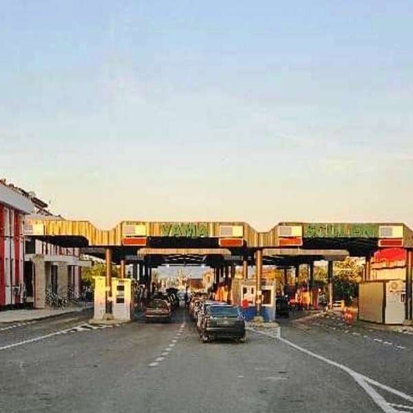 Permis de conducere fals descoperit de polițiștii de frontieră ieșeni