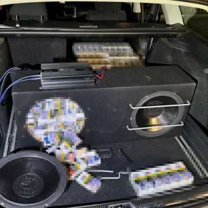 Peste 2.600 pachete de țigări de contrabandă, descoperite ascunse în două autoturisme la P.T.F. Nădlac II