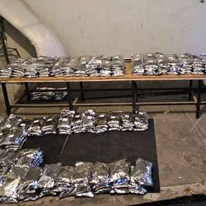 Peste jumătate de tonă de tutun pentru narghilea, în valoare de 120.000 euro, confiscată la PTF Albița
