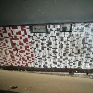 Dosar penal pentru o femeie care a ascuns țigări într-o ușă metalică