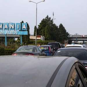 Fals achiziţionat cu 500 de euro, oprit la frontieră