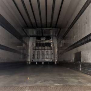 Nădlac II: Nouă cetățeni străini ascunși în lăzile laterale ale unui automarfar