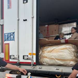 Nouă cetățeni străini, depistaţi ascunși printre pâine congelată de polițiștii de frontieră de la PTF Nădlac