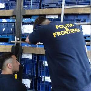 Peste 120.000 țigarete descoperite de polițiștii de frontieră români și bulgari, în PTF Calafat Vidin