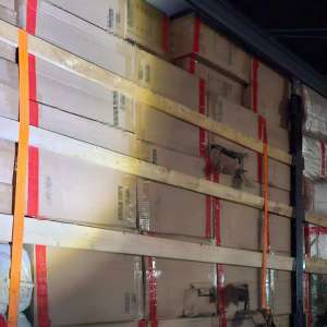 Încălțăminte susceptibilă a fi contrafăcută în valoare de aproximativ jumătate de milion de lei, descoperită în PTF Bechet