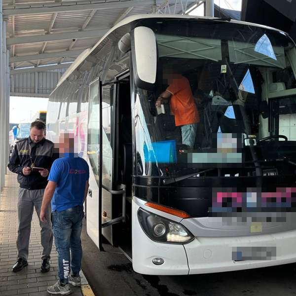 Permis necorespunzător categoriei, descoperit la intrarea în țară