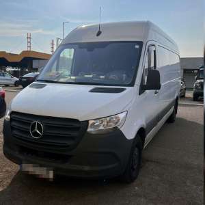 Autoutilitară căutată de autoritățile din Belgia, descoperită în PTF Borș I