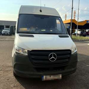 Autoutilitară căutată de autoritățile din Belgia, descoperită în PTF Borș I