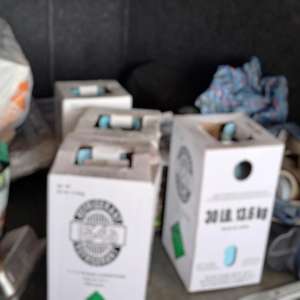 Butelii cu freon, descoperite într-un ansamblu auto în PTF Oancea