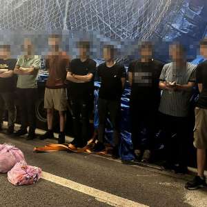 Unsprezece cetățeni străini ascunși într-un automarfar la PTF Nădlac II