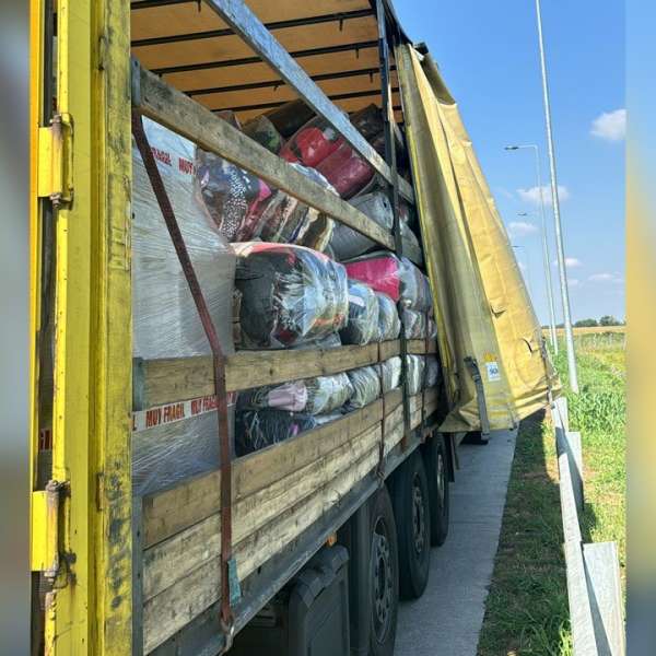 Aproximativ 13 tone deşeuri oprite la intrarea în țară