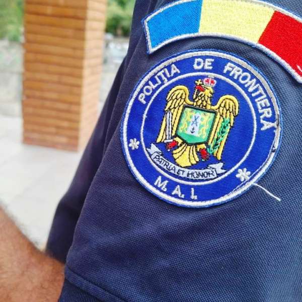 Fals achiziţionat cu 100 de euro, descoperit la controlul de frontieră