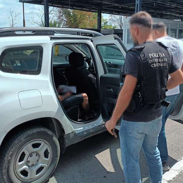 Condamnat la închisoare, depistat la intrarea în țară și predat autorităților competente