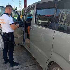 A încercat să iasă din țară la volan, deși nu mai avea dreptul de a conduce