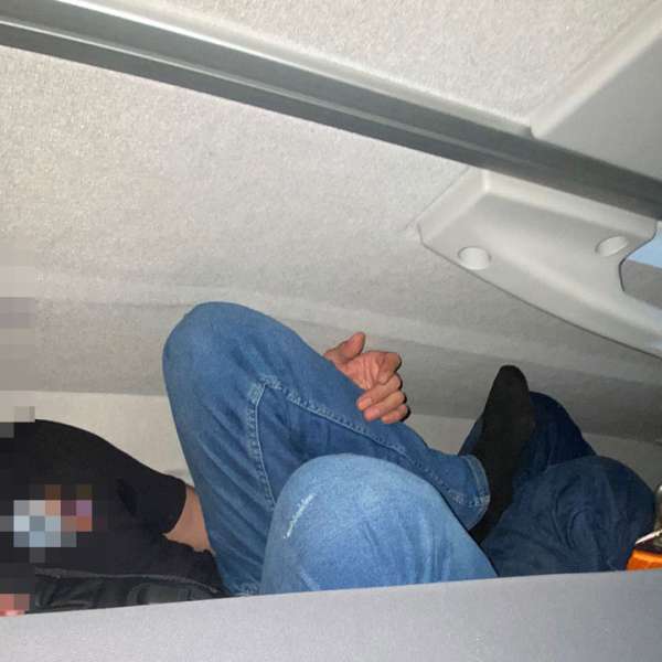 Patru cetățeni străini depistați de polițiștii de frontieră arădeni