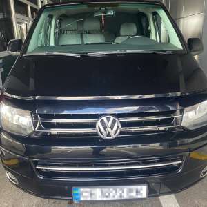 Țigări ascunse în pereții laterali ai unei mașini