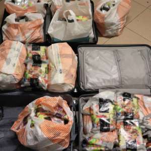 Trei cetățeni străini cercetați de polițiștii de frontieră pentru că au încercat să introducă ilegal în țară peste 180 kg tutun pentru narghilea