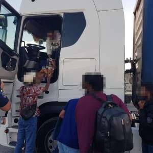 Șapte cetățeni străini depistați de polițiștii de frontieră arădeni