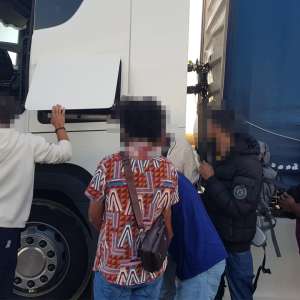 Șapte cetățeni străini depistați de polițiștii de frontieră arădeni