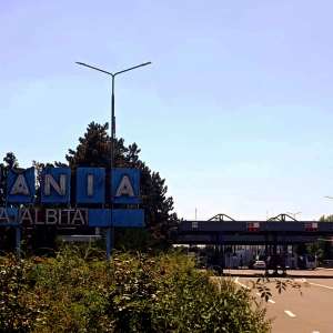 Permisul de ședere fals, procurat cu 800 de euro, i-a adus un dosar penal