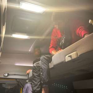 Cinci cetăţeni străini,  depistați ascunși în două TIR-uri la P.T.F. Nădlac