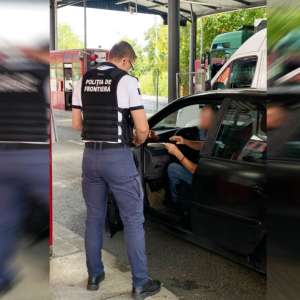 A încercat să iasă din țară la volan, fără a avea permis de conducere