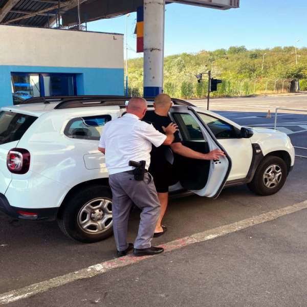 Urmărit internațional, depistat la controlul de frontieră în PTF Oancea