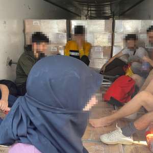 10 cetățeni sirieni ascunși într-un ansamblu rutier, depistați în PTF Bechet