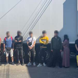 10 cetățeni sirieni ascunși într-un ansamblu rutier, depistați în PTF Bechet