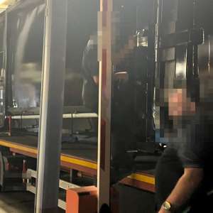 Nouă cetățeni străini depistați de polițiștii de frontieră arădeni